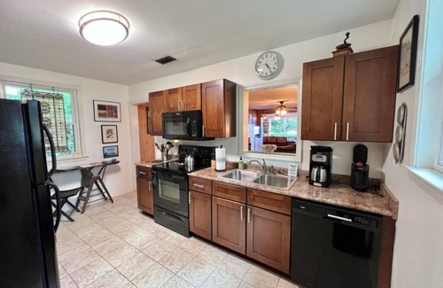 Bay VIew Addition House | Bay Front Home W/Private Bch in Historic Neighborhood. Family/Dog Friendly