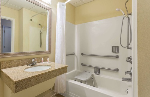 Cornelia Hotel | Baymont by Wyndham Cornelia