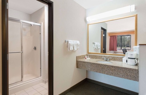 Hot Springs Hotel | Baymont by Wyndham Hot Springs