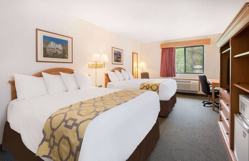 Hot Springs Hotel | Baymont by Wyndham Hot Springs