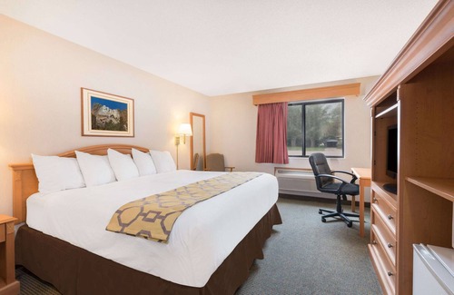 Hot Springs Hotel | Baymont by Wyndham Hot Springs