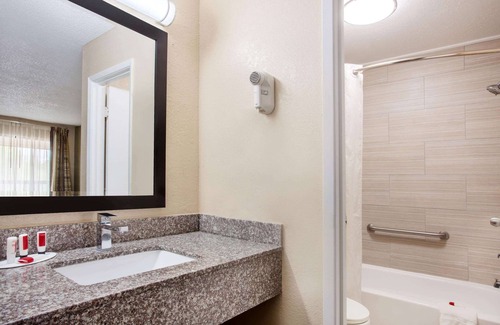 Lake City Hotel | Baymont by Wyndham Lake City