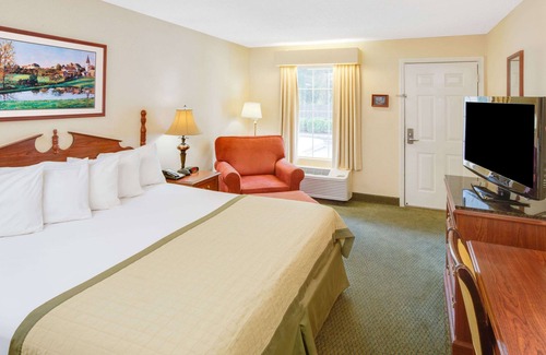 Ozark Hotel | Baymont by Wyndham Ozark
