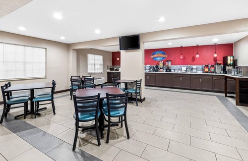 Lakeview  Jefferson County Hotel | Baymont by Wyndham Port Arthur/Groves Area