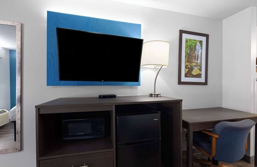 Selma Hotel | Baymont by Wyndham Selma