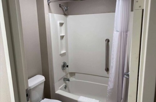 Topeka Hotel | Baymont by Wyndham Topeka