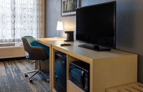Elmsford Hotel | Baymont by Wyndham White Plains - Elmsford
