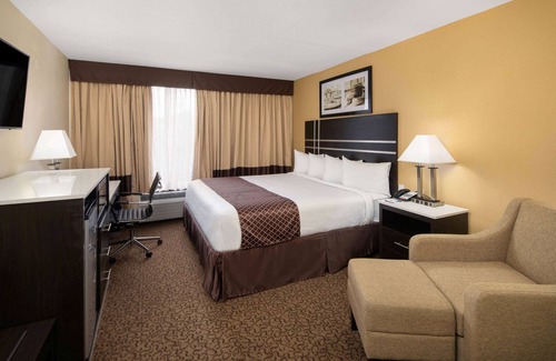 Hammond Hotel | Baymont Inn & Suites by Wyndham Hammond
