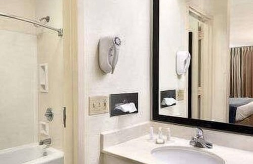 Florence Hotel | Baymont Inn & Suites Florence by Wyndham