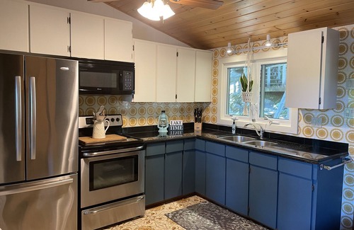 The Archipelago Cottage | Be Still On the Bay Cottage- Just steps from the Water!