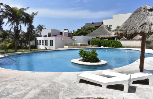 Punta Cancun Apartment | Beach Condo. Heart of The Hotel Zone, Cancun