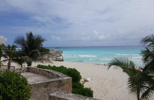 Punta Cancun Apartment | Beach Condo. Heart of The Hotel Zone, Cancun