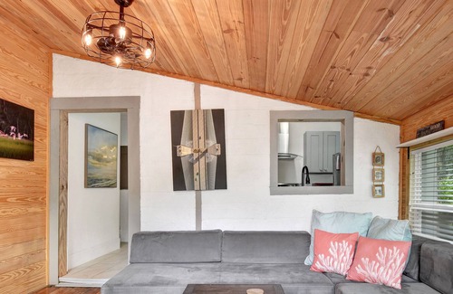 Saint Simons Heights Cottage | Beach Cottage! walk to restaurants. Minutes from Beach