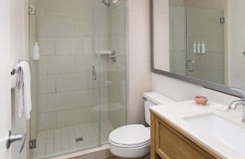 Mission Beach Hotel | Beach Escape! 3 Beautiful Units! Onsite Pool! Minutes to Pacific Beach!