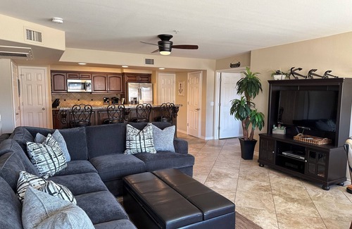Lake Havasu City Condo | Beach Front Luxury Condo near Lake Havasu's London Bridge