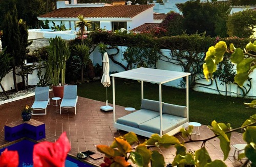 San Pedro de Alcantara Villa | ´Beach & Golf' Large Family Villa, Huge Garden, Private Pool, 350m to the Beach.