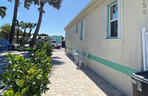 Hutchinson Island South Cottage | BEACH HOUSE Walk to Private Beach, Pool, & Restaurants