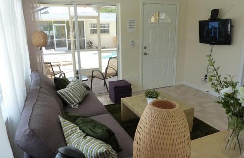Caloosahatchee Apartment | Beach Resort in Cape Coral
