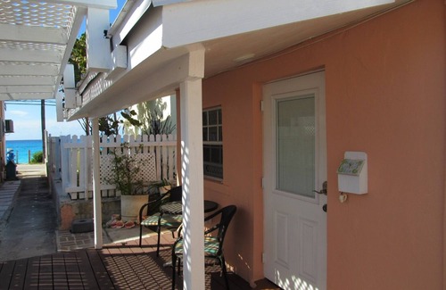 Alice Town Cottage | BEACH SIDE-CENTRAL LOCALE-OCEAN VIEW-AC-FREE WIFI-FULL AMENITIES