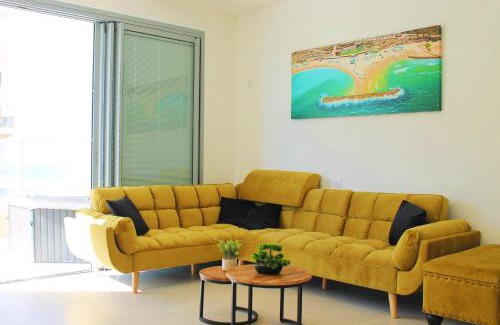 Ashkelon Apartment | Beach Suite Israel- Private Jacuzzi Sea View Balcony, Off-Site Spa ביץ סוייט ישראל- ג'קוזי פרטי עם נוף ים, אפשרות לספא מוזל