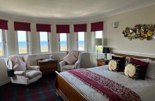 Ayr House | Beaches