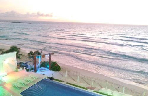 Punta Cancun Apartment | Beachfront 1 bedroom condo in club zone