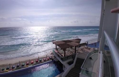 Punta Cancun Apartment | Beachfront 1 bedroom condo in club zone