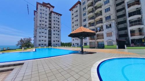 Taman Haji Zainal Apartment | Beachfront 2-5pax, Free parking , swimming pool