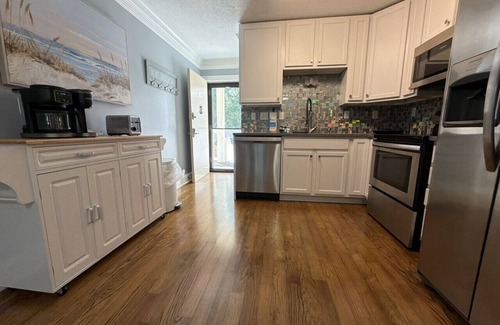 Palmetto Dunes Condo | Beachfront Complex - 3 pools & Tennis - King Bed