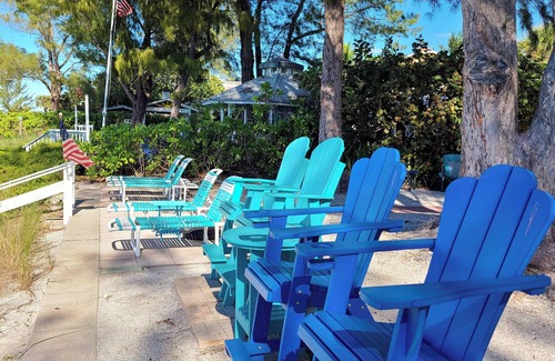Independence Square Cottage | Beachfront Cottages GARDEN at Beautiful Sandy Shores on Gulf of Mexico