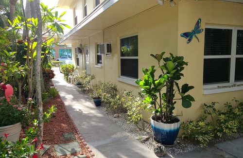 Independence Square Cottage | Beachfront Cottages GARDEN at Beautiful Sandy Shores on Gulf of Mexico
