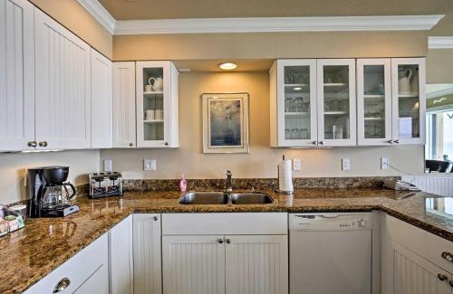 Lincoln Beach Apartment | Beachfront Condo with Patio and Views - Walk to Shore!