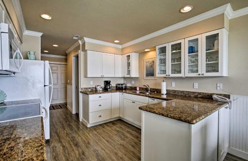 Lincoln Beach Apartment | Beachfront Condo with Patio and Views - Walk to Shore!