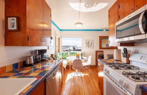 Sharp Park Apartment | Beachfront Ocean Views 20 mins to SF! (Neptune 1)