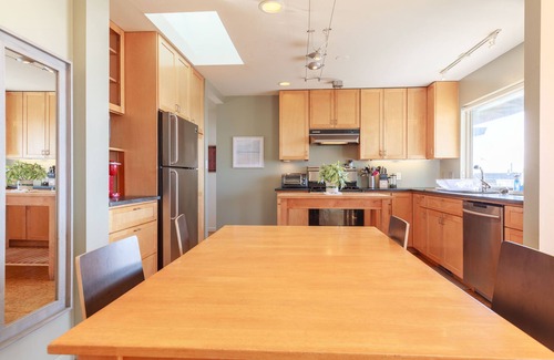 Pacifica Apartment | Beachfront Ocean Views 20 mins to San Francisco! (Neptune 3)