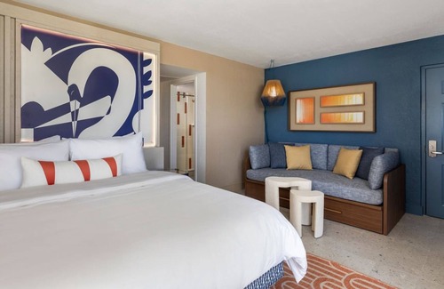 Islamorada Hotel | Beachfront Retreat | Suite w/Balcony, 3 Outdoor Pools & Free Parking