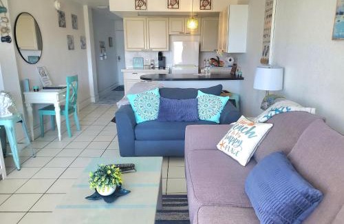 South Peninsula Historic District Apartment | Beachside Bliss Ocean-View Condo with Pool and Private Beach Access Perfect for Families and Couples