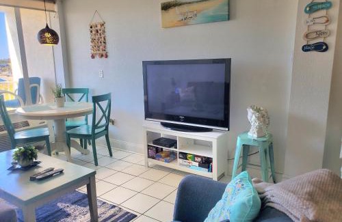 South Peninsula Historic District Apartment | Beachside Bliss Ocean-View Condo with Pool and Private Beach Access Perfect for Families and Couples