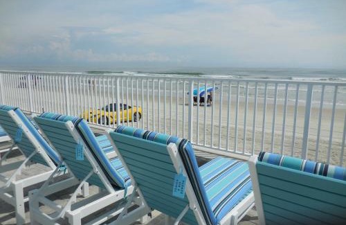 South Peninsula Historic District Apartment | Beachside Bliss Ocean-View Condo with Pool and Private Beach Access Perfect for Families and Couples