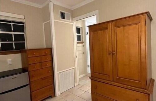 Indian Rocks Beach Cottage | Beachside Historic Cottage – Steps to Sand!