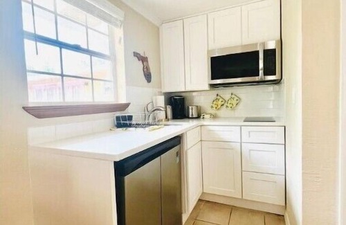 Indian Rocks Beach Cottage | Beachside Historic Cottage – Steps to Sand!