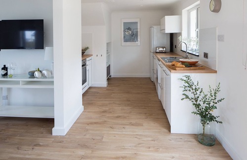 Croyde House | Beachstyle tasteful detached home between Croyde beach and village with sea view