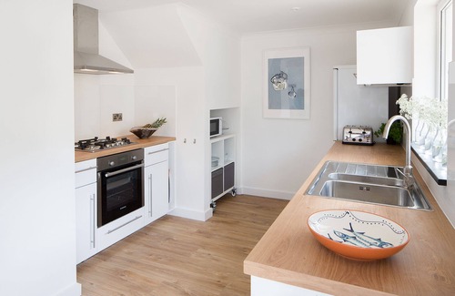 Croyde House | Beachstyle tasteful detached home between Croyde beach and village with sea view
