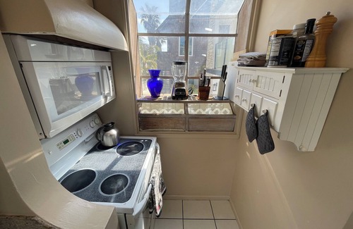 Mission Beach Cottage | Beachy 2-bedroom, 2-bath Cottage in Mission Beach San Diego- 20 steps to Ocean