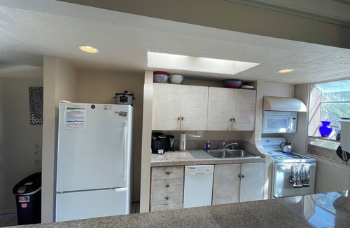 Mission Beach Cottage | Beachy 2-bedroom, 2-bath Cottage in Mission Beach San Diego- 20 steps to Ocean