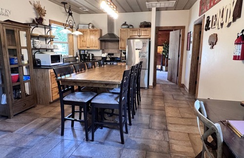 Mariposa Cabin | Bear Creek Cabin w/Hot Tub, Pets on 40 acres!