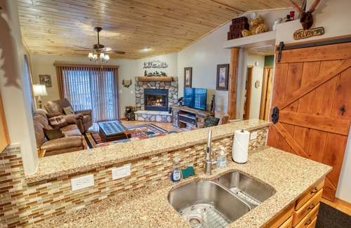 Show Low Cabin | Bear Haven Family Friendly Show Low cabin w/WIFI, gas fireplace, A/C