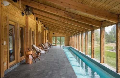 Hailey Ski Chalet | Bear Lodge with private Pool, Hottub, and Sauna!