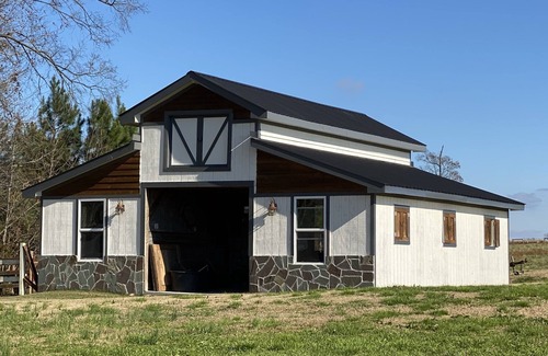 Statesville House | Beau’s Retreat at RedWood Farm bring your horses!