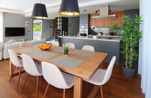 Prazeres Villa | Beautiful Calheta Villa | Villa Bella Vita | 3 Bedrooms | Stunning Sea Views |.